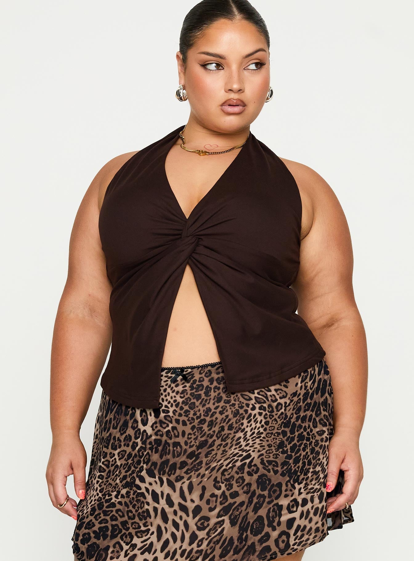 No Hard Feelings Twist Top Brown Curve