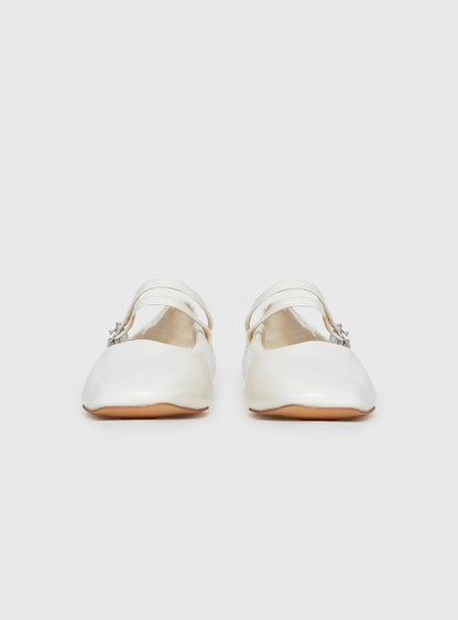 Billini Finnegan Ballet Flats Bone Patent