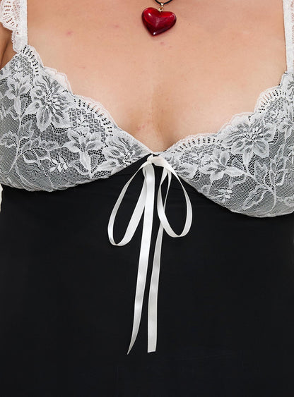 Delvonte Top Black Curve