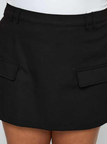 Essentially Skort Black Curve